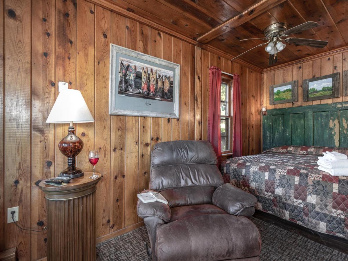 Apache Village 2, King Studio, Midtown, Sleeps 2 Ruidoso Exterior foto